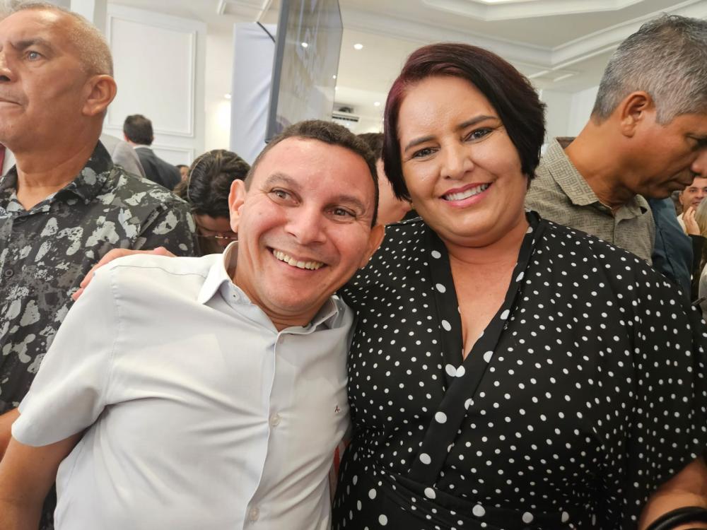 Edneida Fortes com o Secretário Mauro Eduardo da SEID