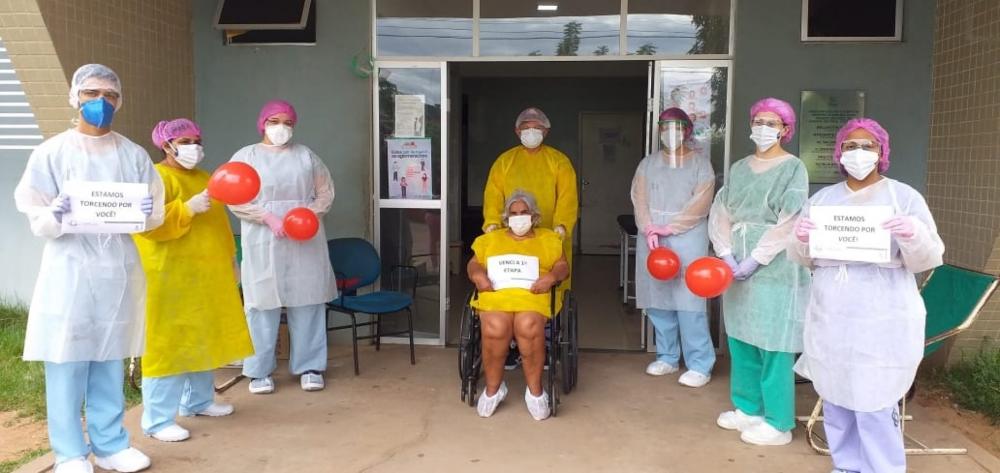 Idosa de Marcolândia diagnosticada com Covid deixa hospital de Picos PI 