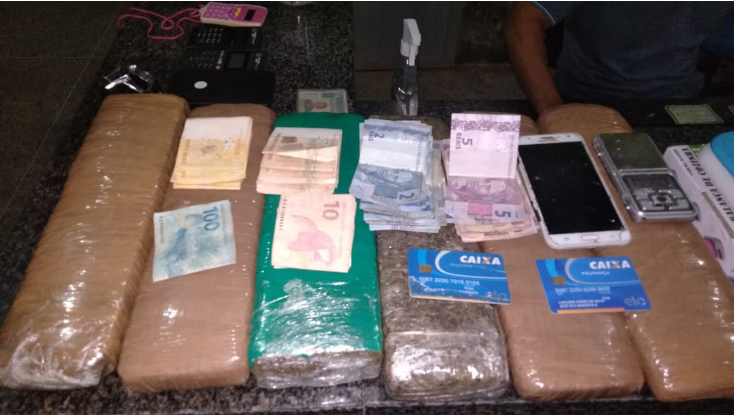 Polícia prende quadrilha que vendia drogas e atuava em 4 municípios