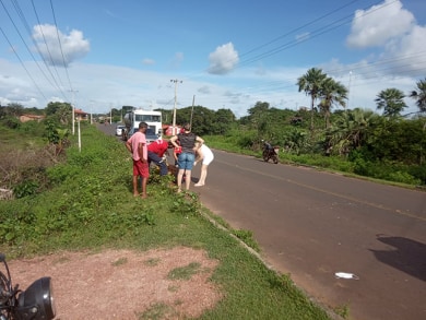 Acidente na saída de Barras para Teresina envolvendo uma motocicleta e um ciclista