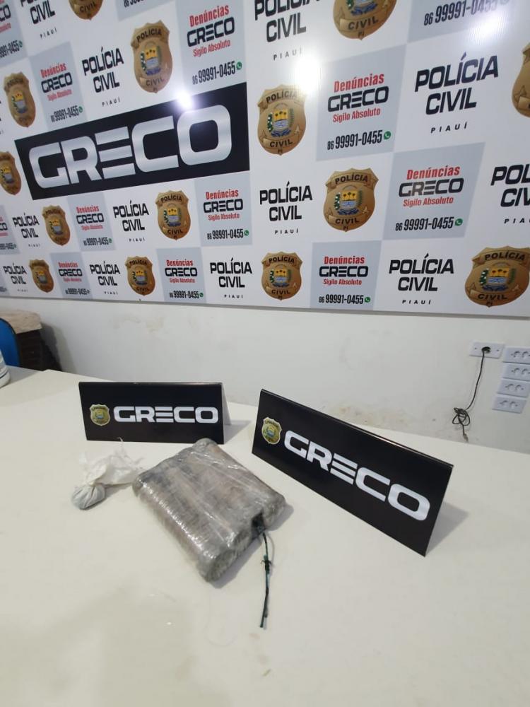 Polícia Civil prende homem com explosivos e drogas na zona Sul de THE