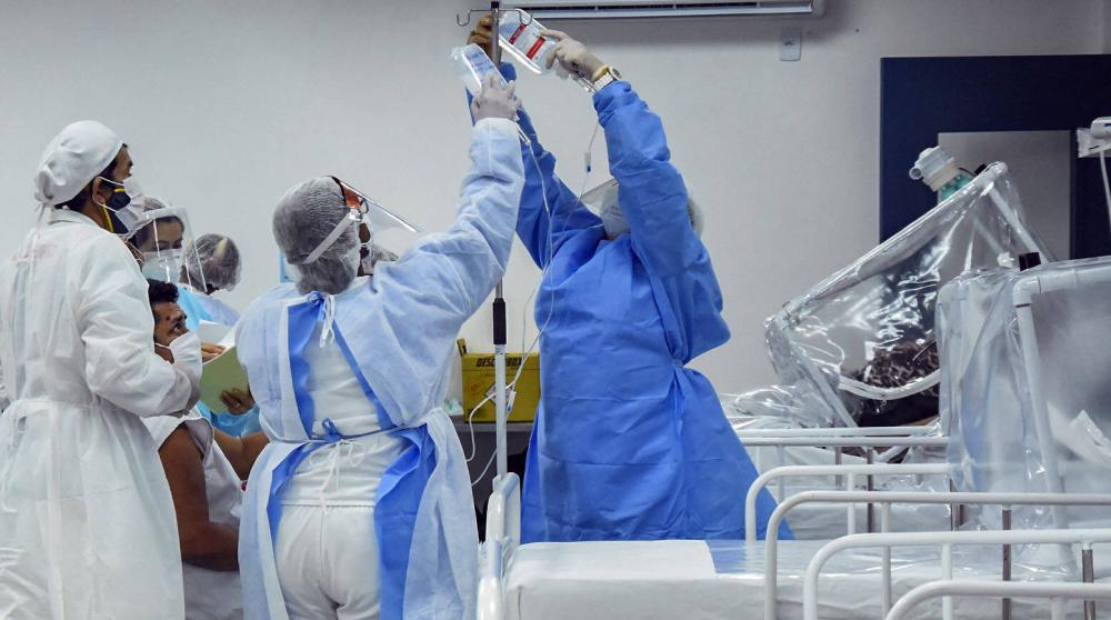 Ministério da Saúde registra 956 mortes em 24h e total vai a 28.834