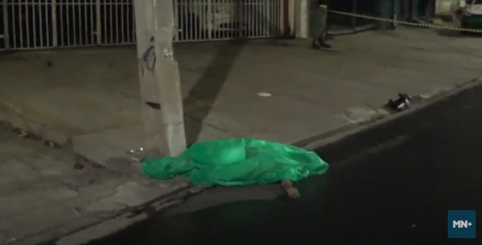 Homem morre após perder controle de moto e colidir com poste na avenida Miguel Rosa