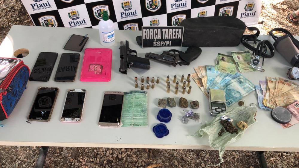 Força Tarefa estoura boca de fumo e prende acusado com pistola da PM