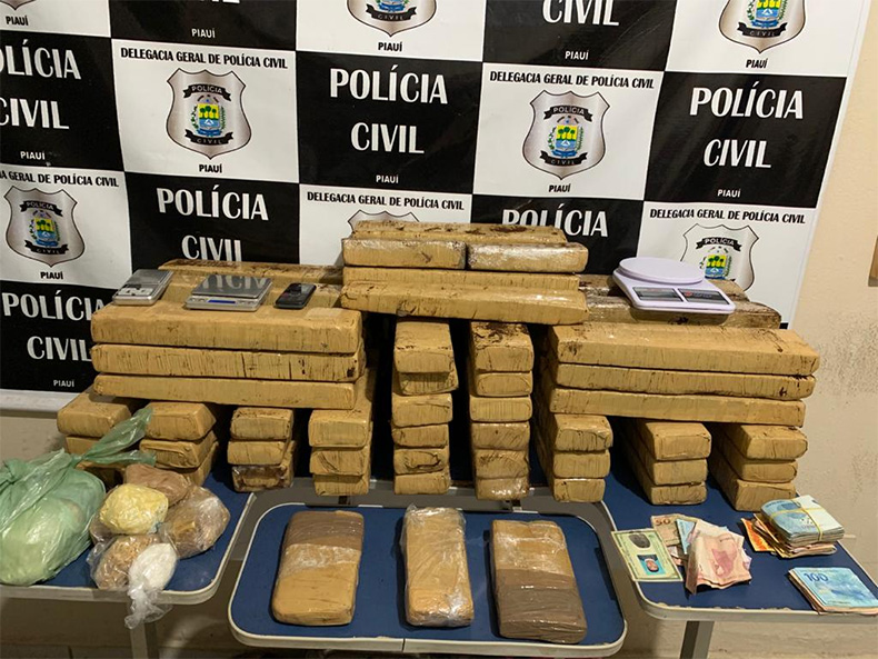 Operação apreende 60 tabletes de drogas e R$ 7 mil em Picos
