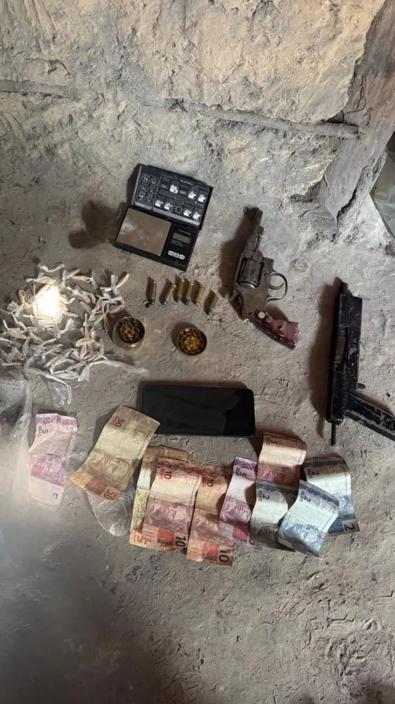 PMPI prende homem envolvido com tráfico de drogas e posse ilegal de arma de uso restrito em bairro de Capitão de Campos-PI 