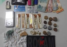 Jovem é preso com 32 'trouxas' de crack e R$ 391,00 na zona Sudeste de Teresina