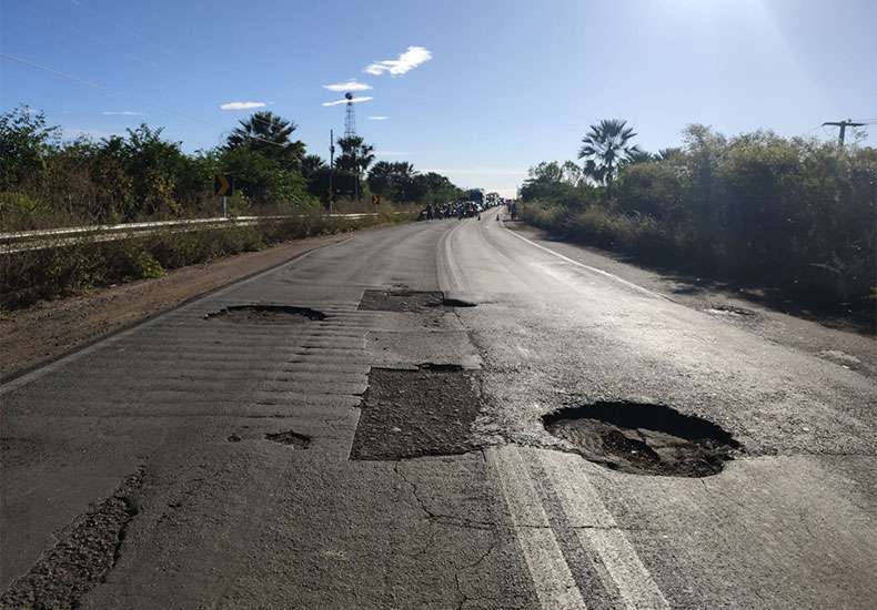 Filho de empresário desvia de buraco e morre ao colidir em caminhões na BR- 343