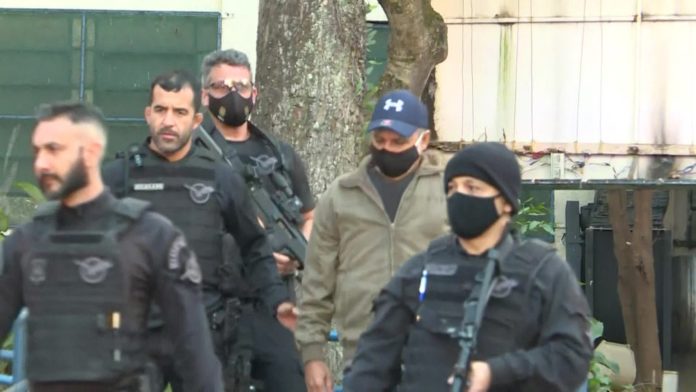 Fabrício Queiroz, ex-assessor de Flávio Bolsonaro, é preso em Atibaia, SP