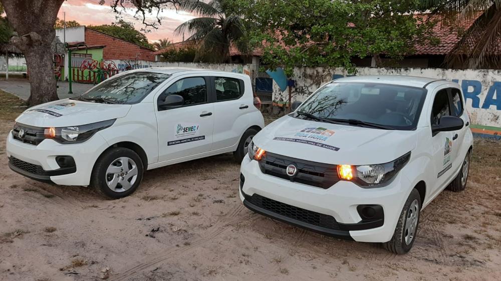 Prefeito Francieudo entrega dois carros 0km para saúde e educação de Boa Hora