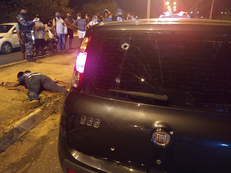 Suspeito de assalto morre durante troca de tiros com a PM