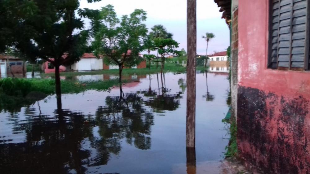Barras PI: Com aumento das águas do rio Marathaoan; o bairro xique xique foi alagado na noite de ontem