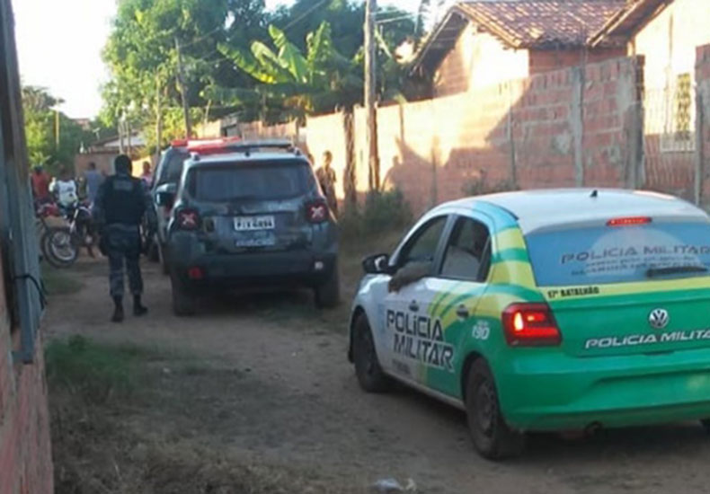 Idosa é morta a facadas dentro da própria casa