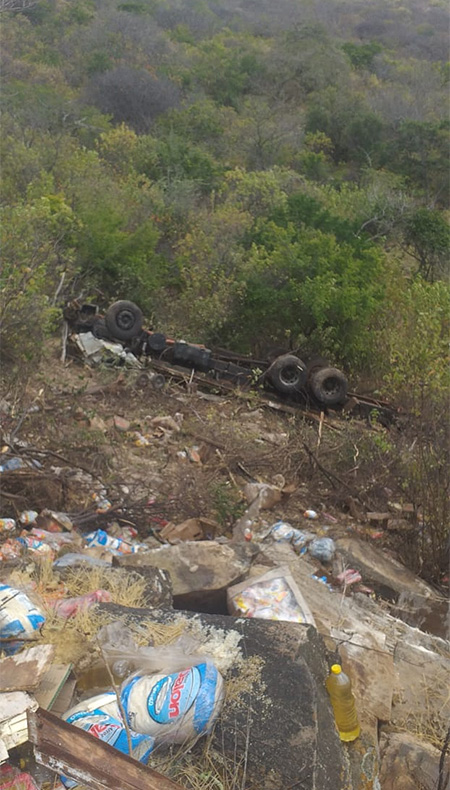 Caminhão desce serra e uma pessoa morre na região Sul do Piauí