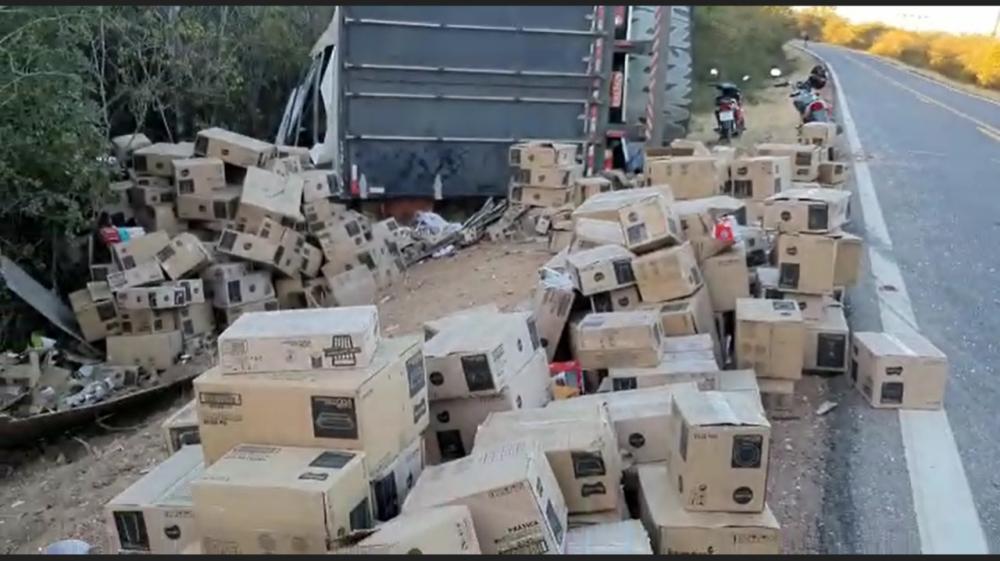 Piauí: Quatro homens são presos após saquear carga de caminhão tombado