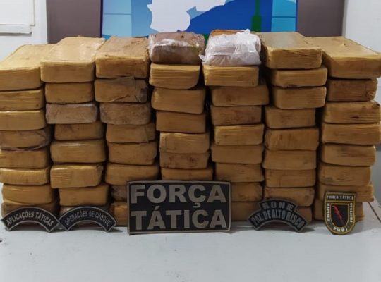 PM aborda ônibus e apreende grande quantidade de droga em Simplício Mendes