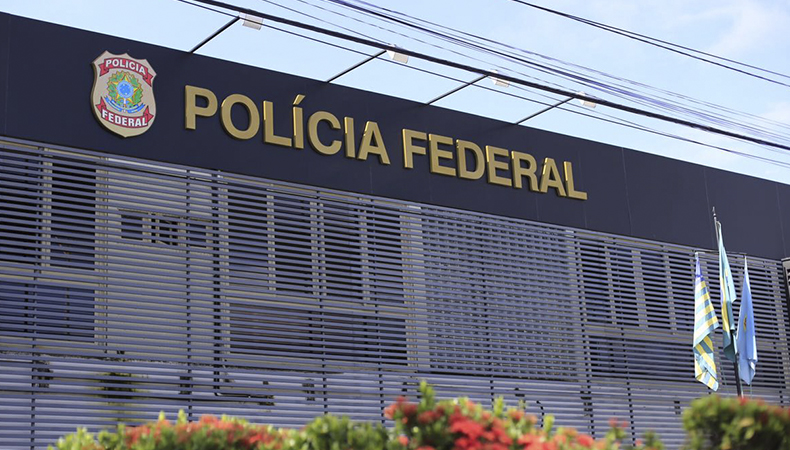 PF-PI prende mulher ao retirar 15kg de cocaína em transportadora