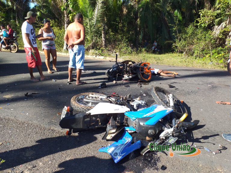 Acidente com três motos deixa duas pessoas mortas e uma ferida
