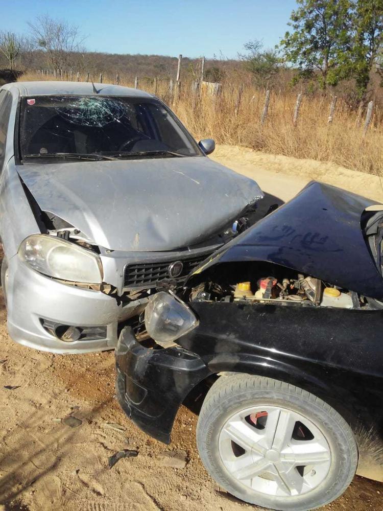 Colisão frontal entre veículos deixa feridos na zona rural de Pio IX