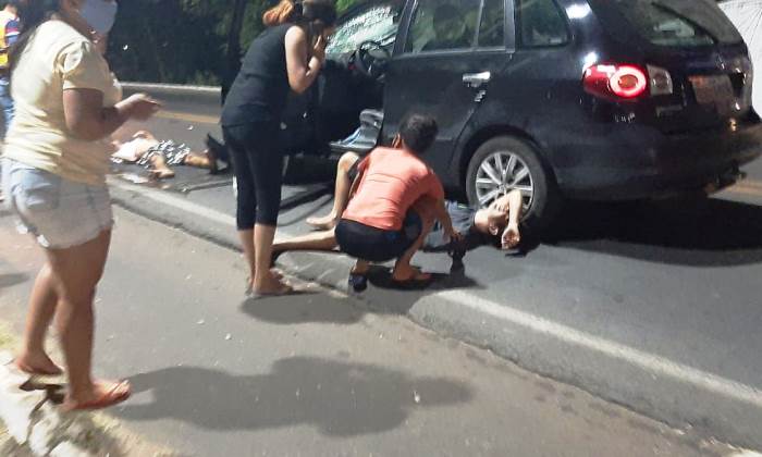 Dois homens ficam feridos e motorista bêbado é preso após colisão na BR-343