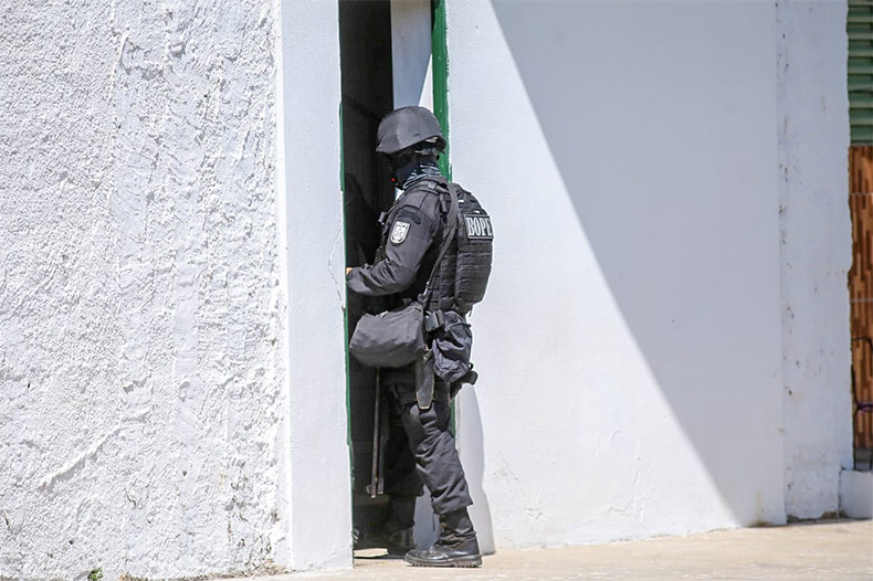 Internos do CEM fazem motim com reféns e pedem presença de Juíza 