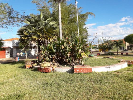 Praça da matriz abandonada pelo atual governo 