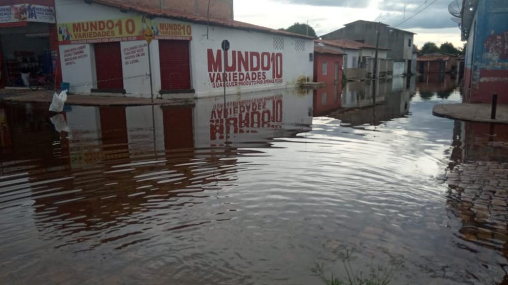 Barras PI: Rua Thaumaturgo de Azevedo interditada pelas águas 