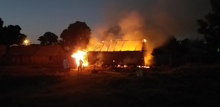 Casa é incendiada durante a madrugada em cidade do Piauí