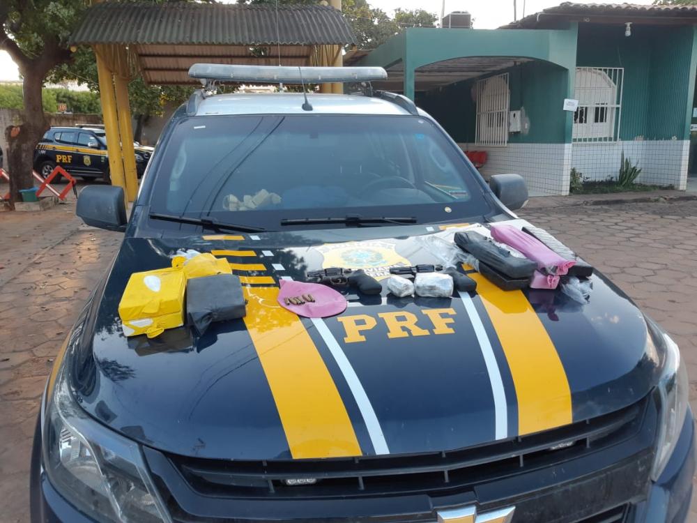 PRF apreende drogas avaliadas em mais de R$ 400 mil em microônibus