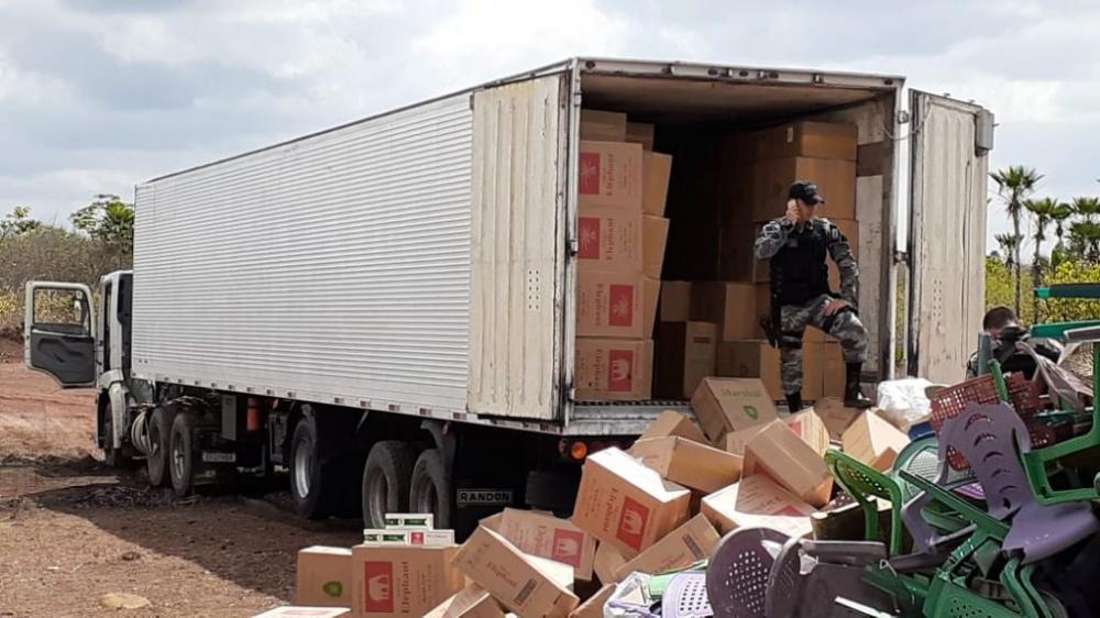 Polícia apreende carga de cigarros em Batalha e descobre depósito clandestino em Esperantina