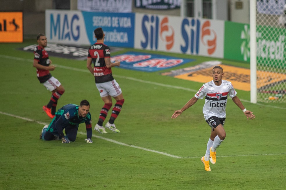 Diego Alves em ação ocntra São Paulo-Foto: Getty Images