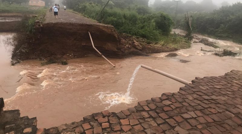 A barragem do Cordeiro rompe em Pedro II no Norte do Piauí.