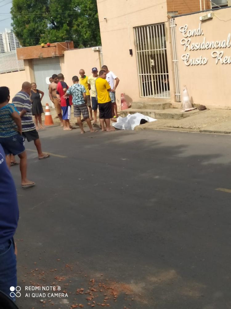 Adolescente é morto a tiros em frente a condomínio na zona Sul de THE