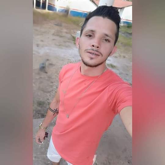 Caminhão tomba em ladeira deixando dois feridos e um óbito na zona rural de Barras PI