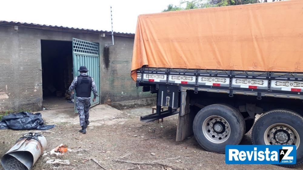 PM descobre galpão lotado de cigarros contrabandeados dentro de residência em Esperantina PI
