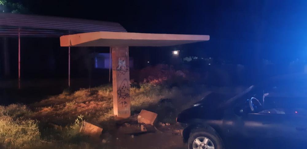 Motorista embriagado é preso ao atropelar pedestre em parada de ônibus