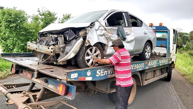 Carro ocupado por duas mulheres e uma criança sofre grave acidente na PI-113 em José de Freitas