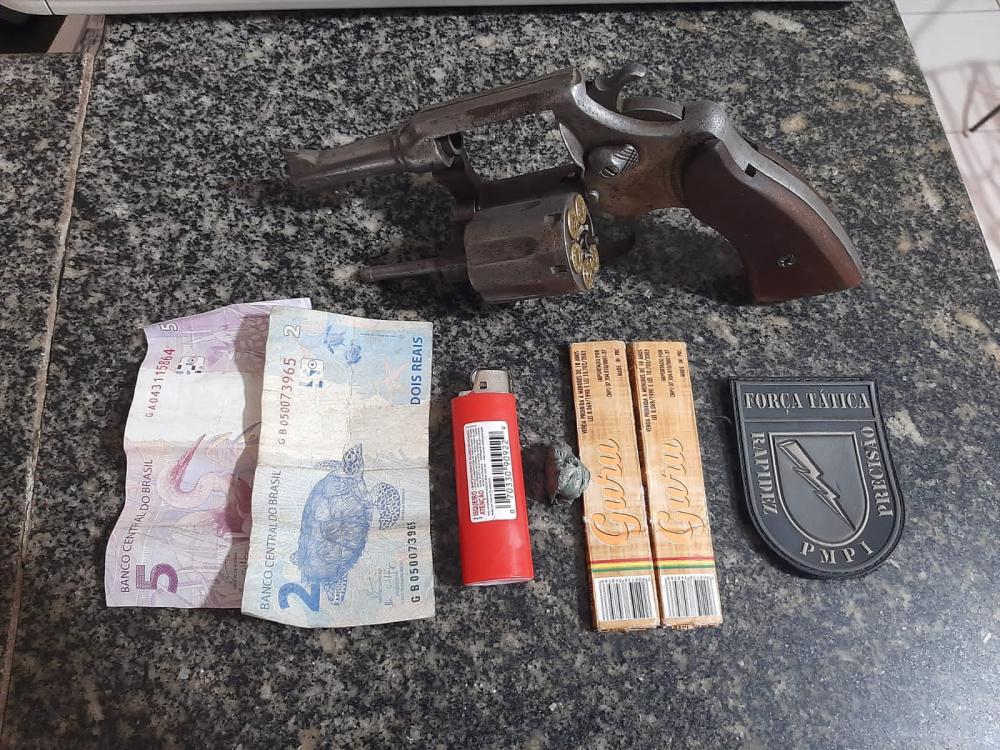 Polícia Militar prende dupla acusada de furtos e roubos no município de Barras PI 