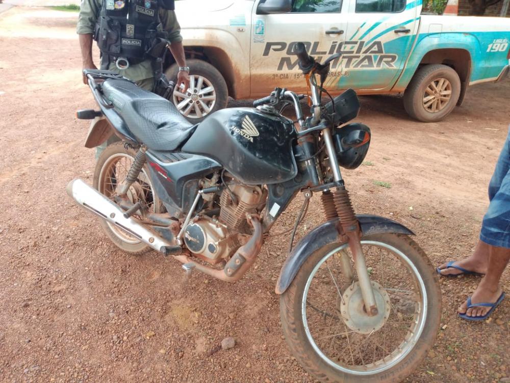 Operação bloqueio da PMPI em Barras PI recupera moto