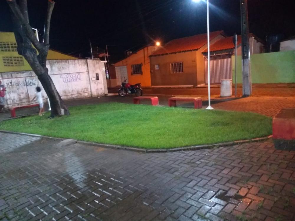 Governo Capote: Concluída a iluminação da Praça Lucílio Albuquerque em Barras PI 