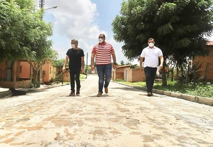Reportagem Especial: Deputado estadual Georgiano Neto e prefeito Capote visitam obras de calçamento em Barras PI 