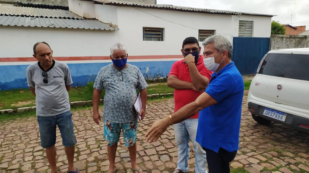Governo Capote: Prefeito de Barras PI e equipe acompanham de perto um problema em uma galeria no centro da cidade 