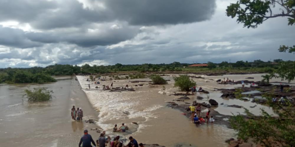 Rio Longá: Em Barras PI banhista se divertem na rota das águas 