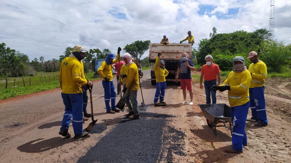 Governo Capote: Prefeito de Barras PI visita obra da operação Tapa buraco do Governo do Estado na PI 110 
