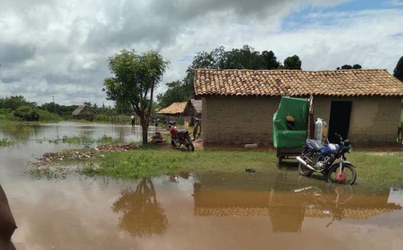 Enchente: Rio Longá atinge cota de inundação e famílias são removidas em Esperantina PI 