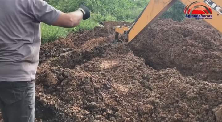 Governo Capote: Prefeito de Barras PI faz intervenções no bairro Constâncio Furtado ponto de alagamento crítico 
