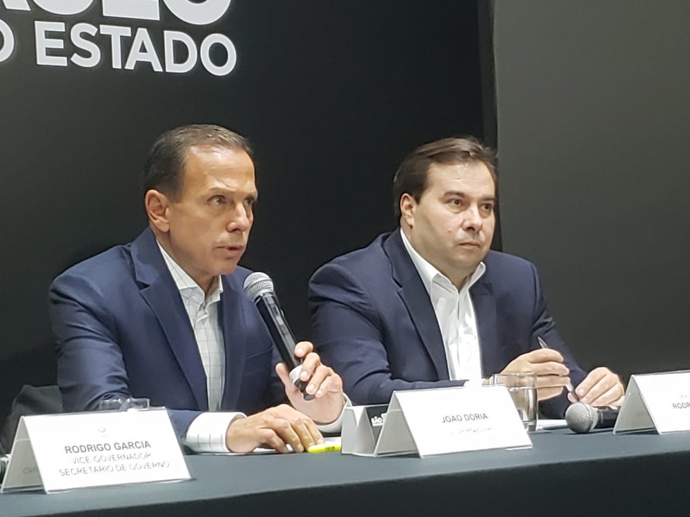 Doria e Maia em coletiva à imprensa nesta sexta-feira (8) — Foto: Tatiana Santiago/G1