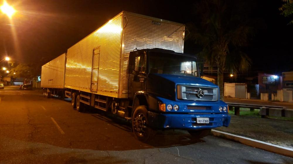Assaltantes vão resgatar caminhão e alvejam delegado na Central de THE