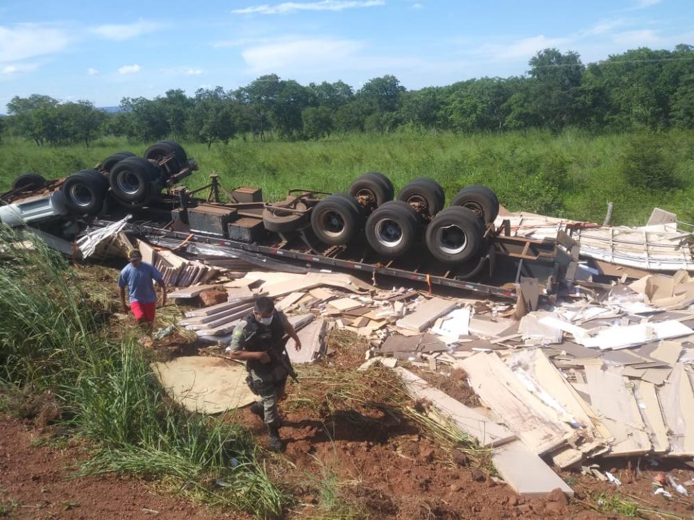 Caminhoneiro morre em acidente na BR 135 em trecho com muitos desníveis