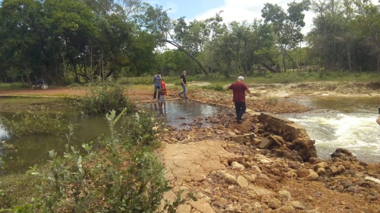 Rompimento: Parte de passagem molhada da Lagoa Seca na zona rural de Barras PI se rompe com as fortes chuvas